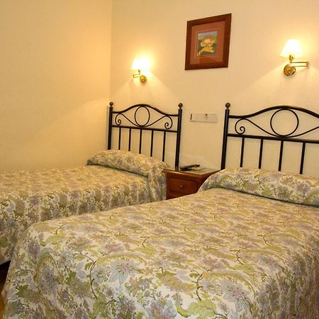 Hostal Los Alpes Madrid Ruang foto