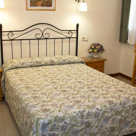 Hostal Los Alpes Madrid Ruang foto