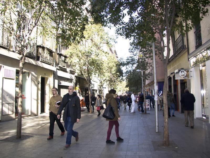 Hostal Los Alpes Madrid Bagian luar foto