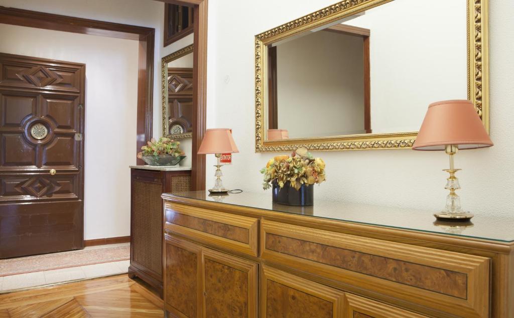 Hostal Los Alpes Madrid Bagian luar foto