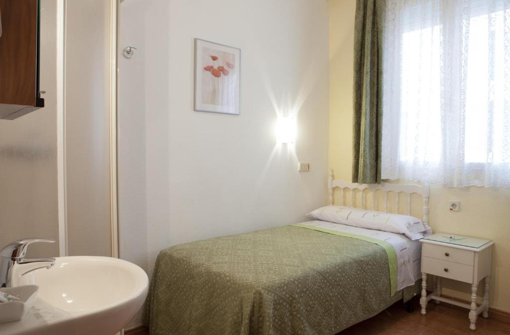 Hostal Los Alpes Madrid Ruang foto