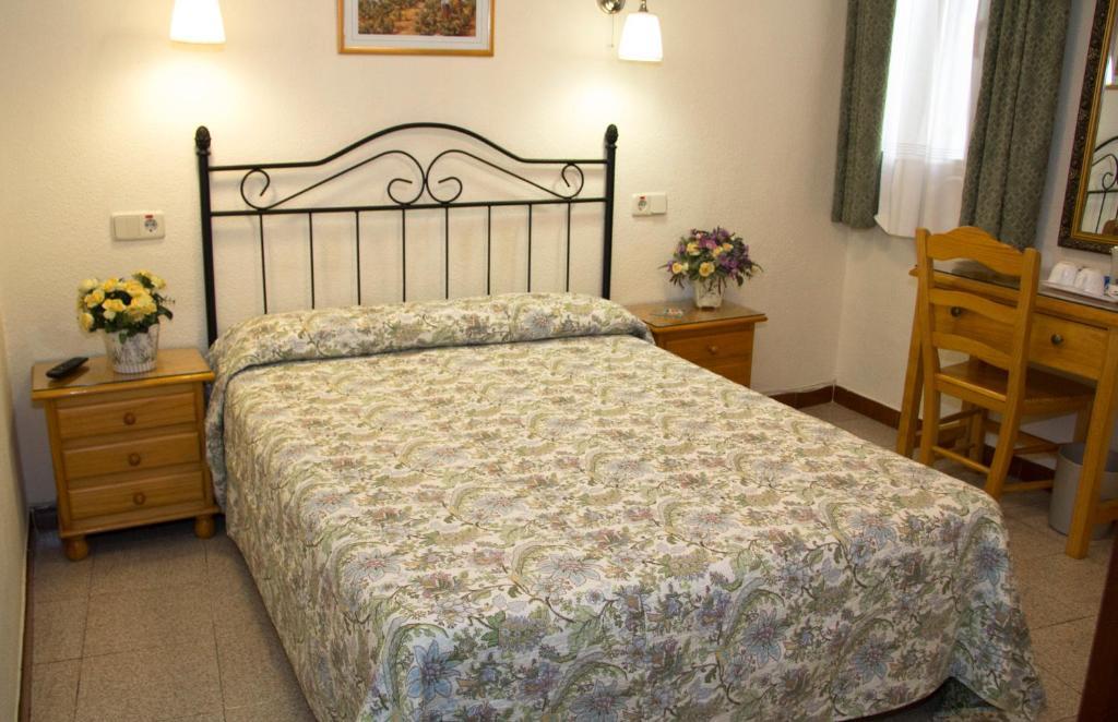 Hostal Los Alpes Madrid Ruang foto