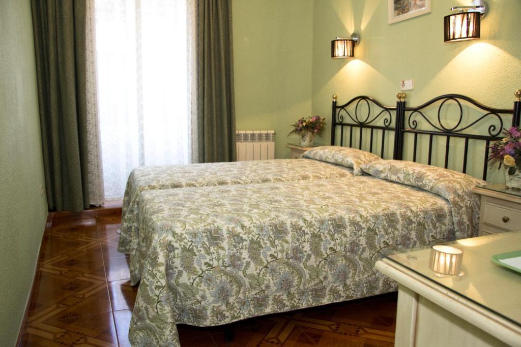 Hostal Los Alpes Madrid Ruang foto