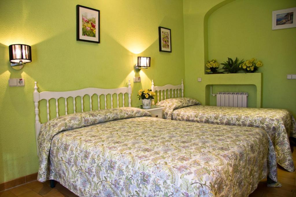 Hostal Los Alpes Madrid Bagian luar foto
