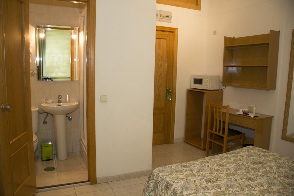 Hostal Los Alpes Madrid Ruang foto
