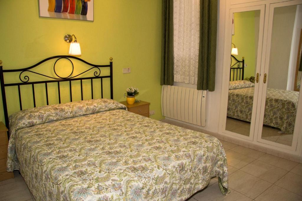 Hostal Los Alpes Madrid Ruang foto
