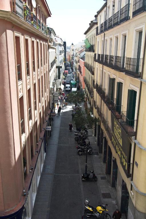 Hostal Los Alpes Madrid Bagian luar foto