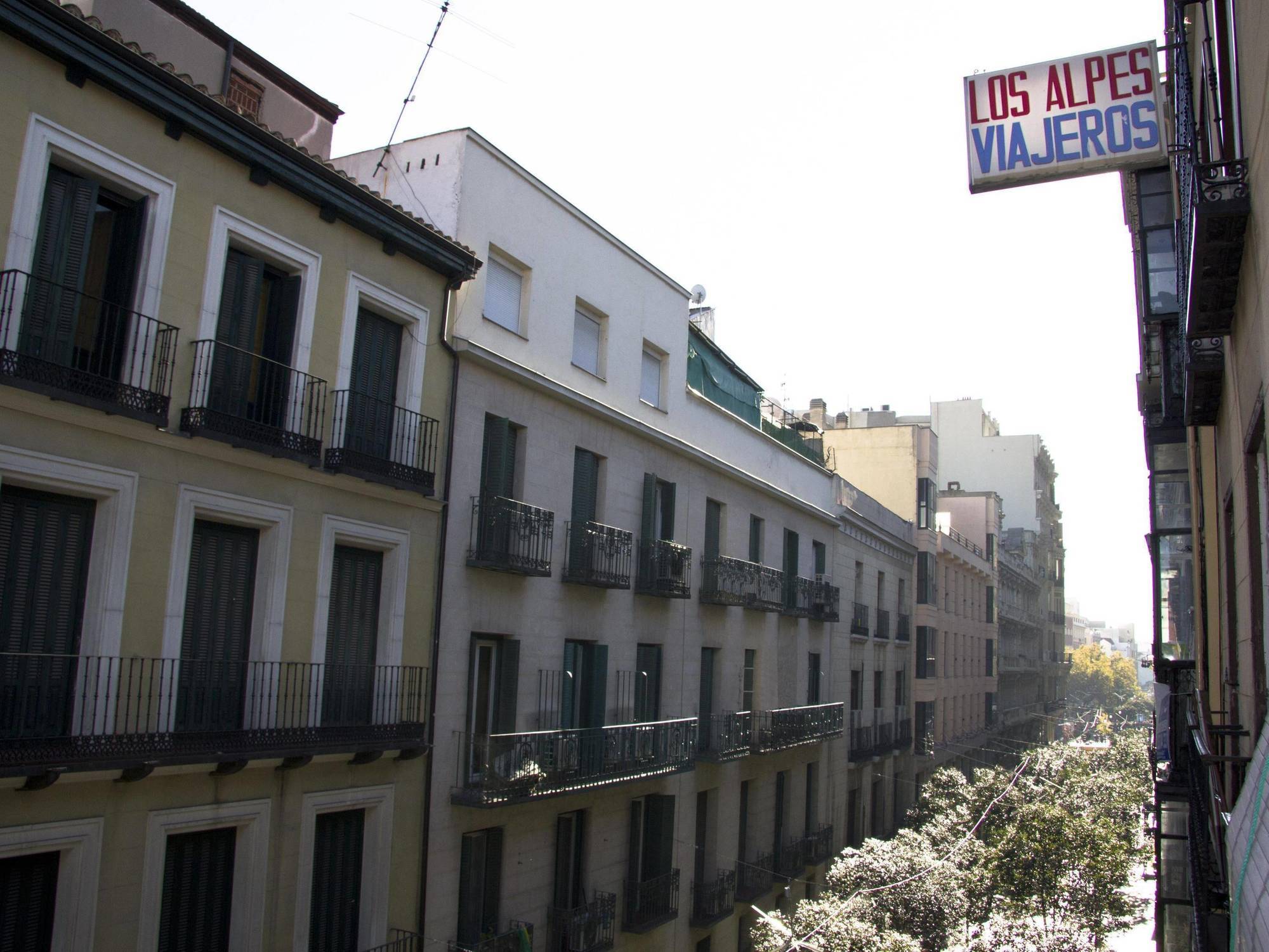 Hostal Los Alpes Madrid Bagian luar foto